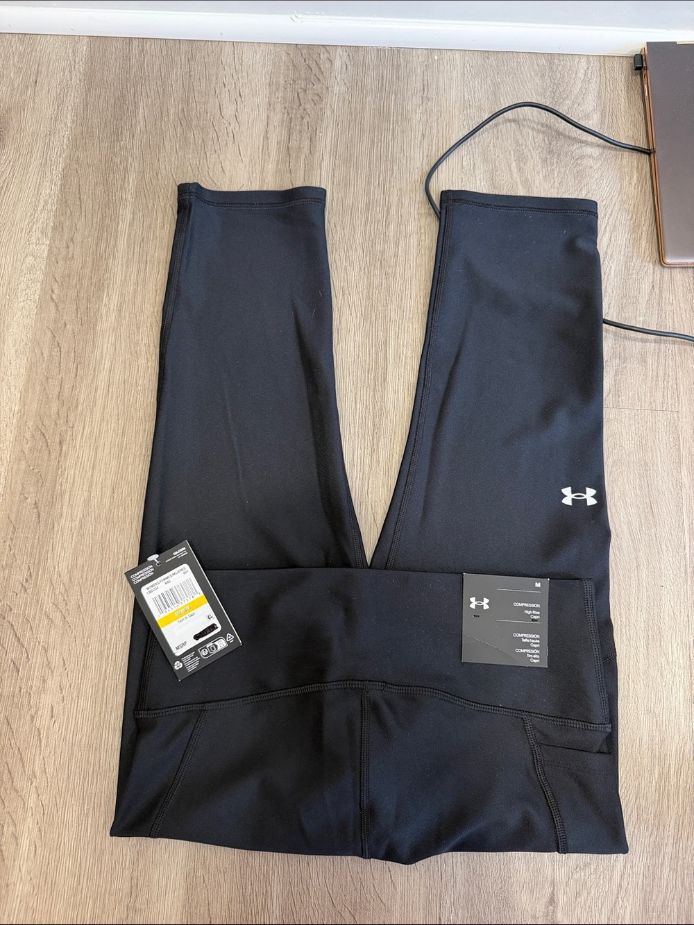 NWT Under Armour Black capri leggings